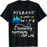 Muž i žena krstarenja partnerima za majicu za krstarenje životom