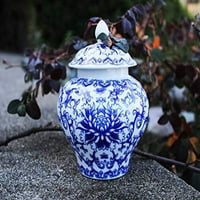 Drevni kineski stil plavi i bijeli porculanski hram u obliku kacigene jar. Srednji
