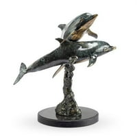 Razigrana skulptura parova delfina