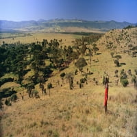 Panoramski pogled kao Masai Warrior u Crvenom istraživanju Pejzaž Lewa Consevancy, Kenija, Afrika sa