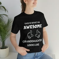 Ovo je ono što fantastična unuka izgleda na majici